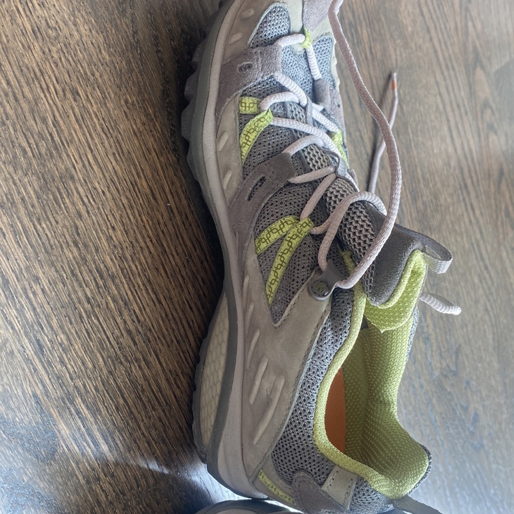LIKE NEW Merrell hiking shoes - Picture 2 of 5